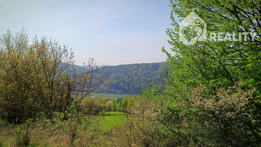 NA PREDAJ rekreačný pozemok s krásnym výhľadom v obci Milochov