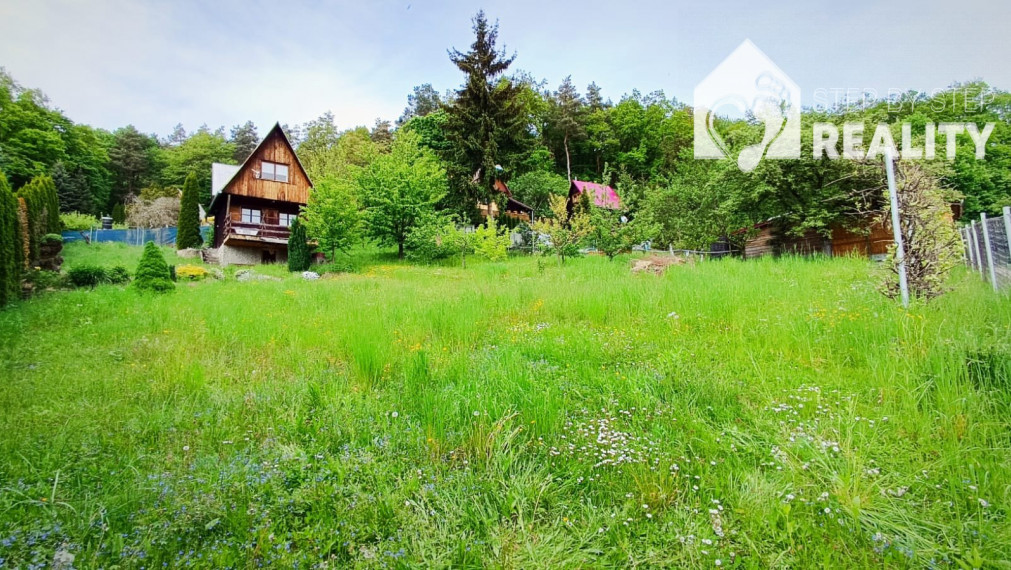 Znížená cena ! Rekreačná chata s krásnym slnečným pozemkom