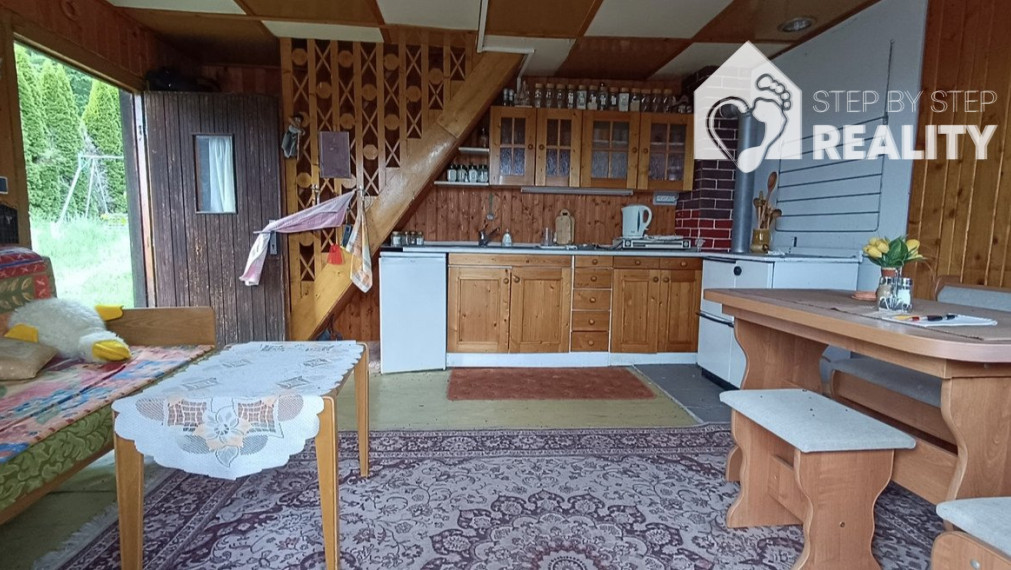 Znížená cena ! Rekreačná chata s krásnym slnečným pozemkom