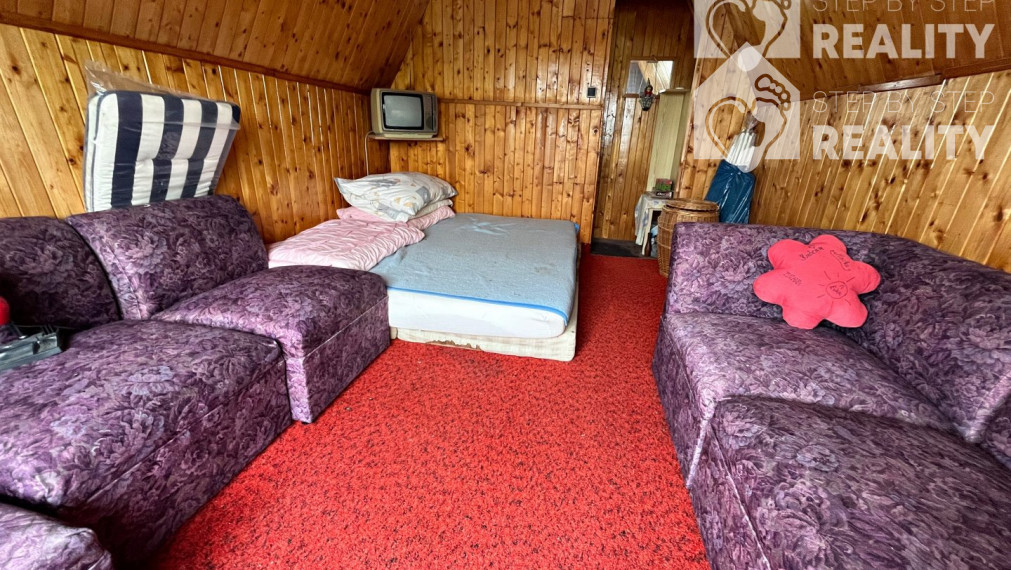 Znížená cena ! Rekreačná chata s krásnym slnečným pozemkom