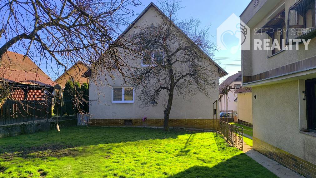 Na predaj priestranný rodinný dom  s garážou v Považskej Teplej