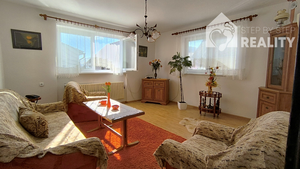 Na predaj priestranný rodinný dom  s garážou v Považskej Teplej