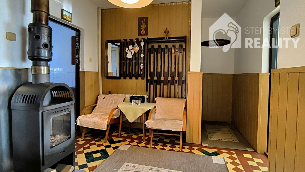 Na predaj priestranný rodinný dom  s garážou v Považskej Teplej