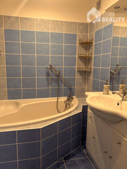 Slnečný 3-izbový byt na predaj - REZERVOVANÉ !!!!!!!!!!!!!