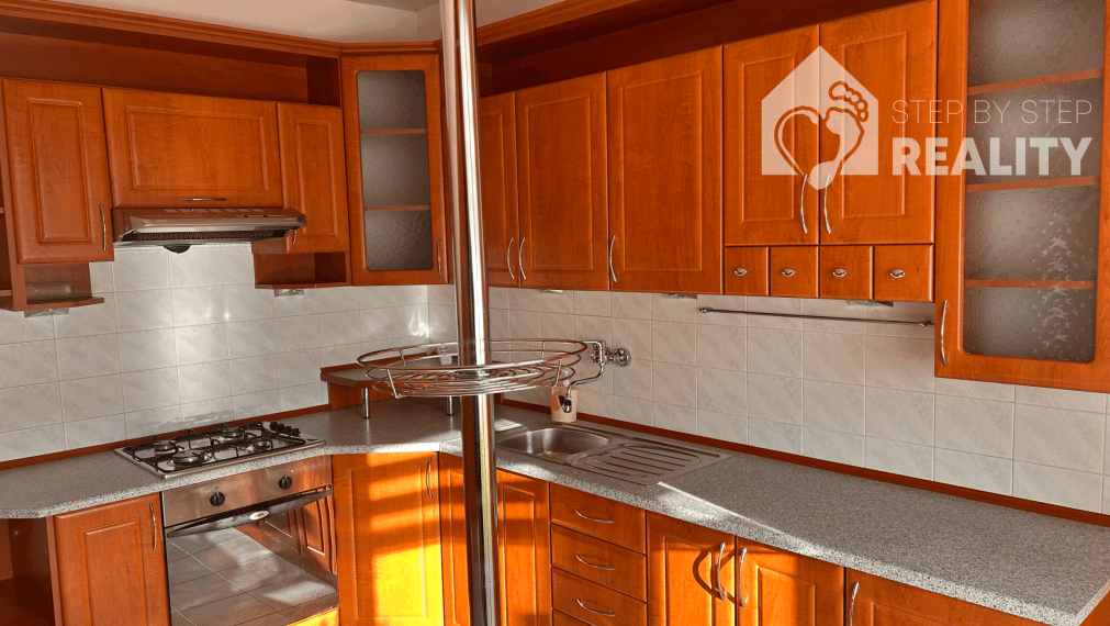 Slnečný 3-izbový byt na predaj - REZERVOVANÉ !!!!!!!!!!!!!