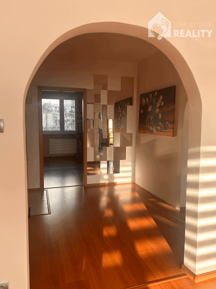 Slnečný 3-izbový byt na predaj - REZERVOVANÉ !!!!!!!!!!!!!