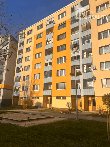 Slnečný 3-izbový byt na predaj - REZERVOVANÉ !!!!!!!!!!!!!