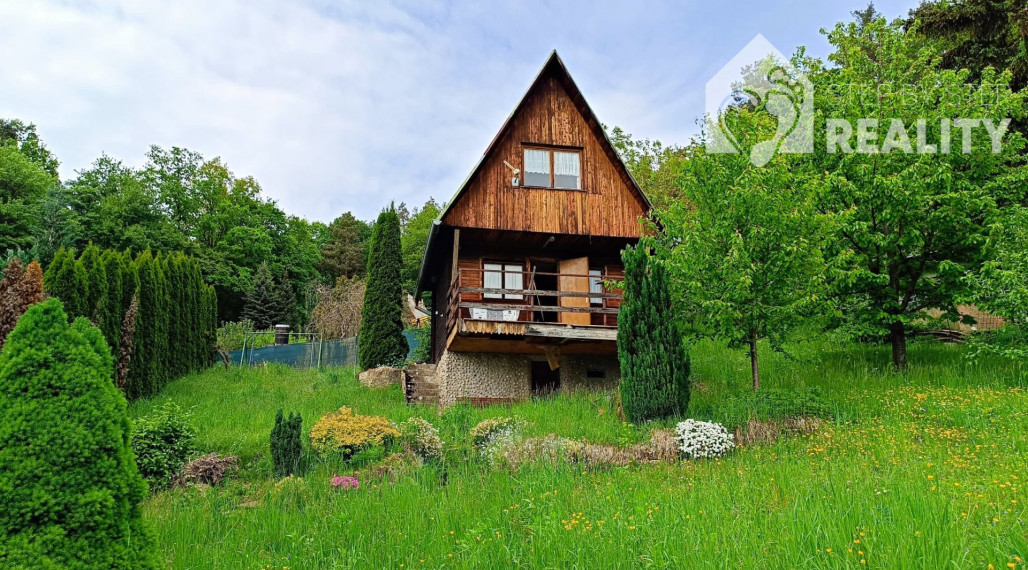 Znížená cena ! Rekreačná chata s krásnym slnečným pozemkom