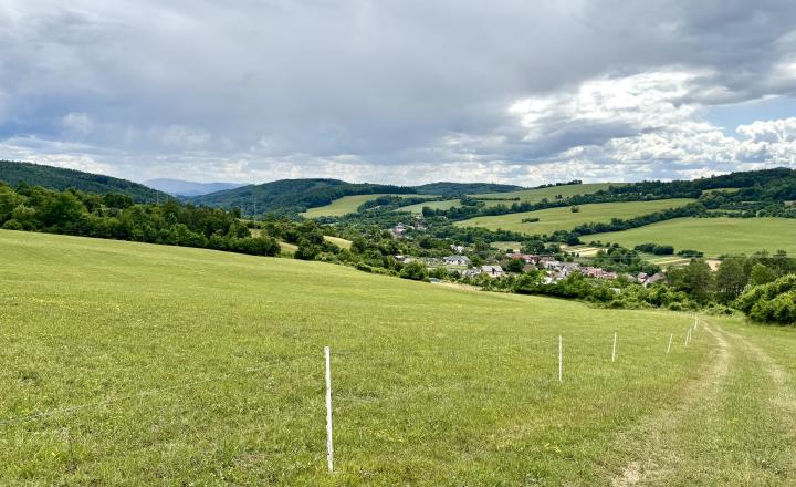 Rekreačný pozemok v lone prírody  s krásnym výhľadom - fotografia 1